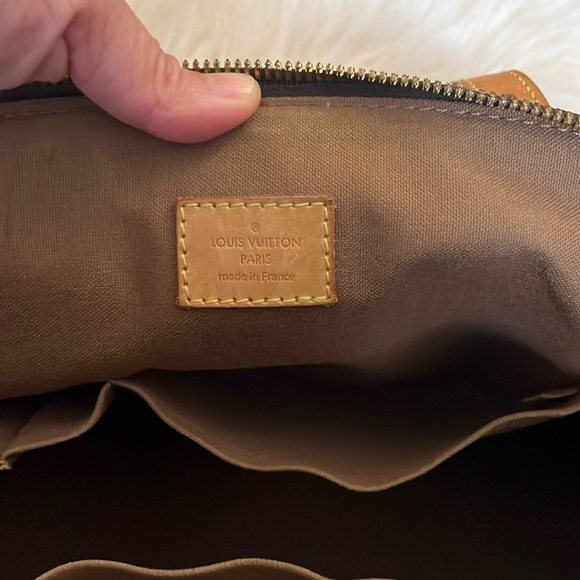 Authentic Louis Vuitton Tivoli GM - Picture 13 of 14